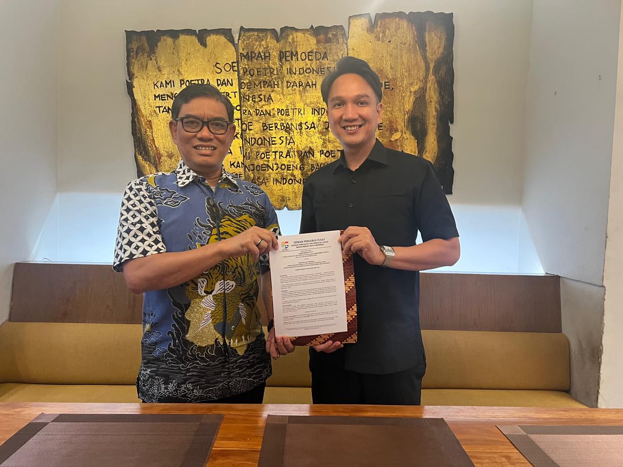 Ketua Umum APPMBGI Serahkan SK Kepengurusan DPD I Provinsi Kalimantan Timur