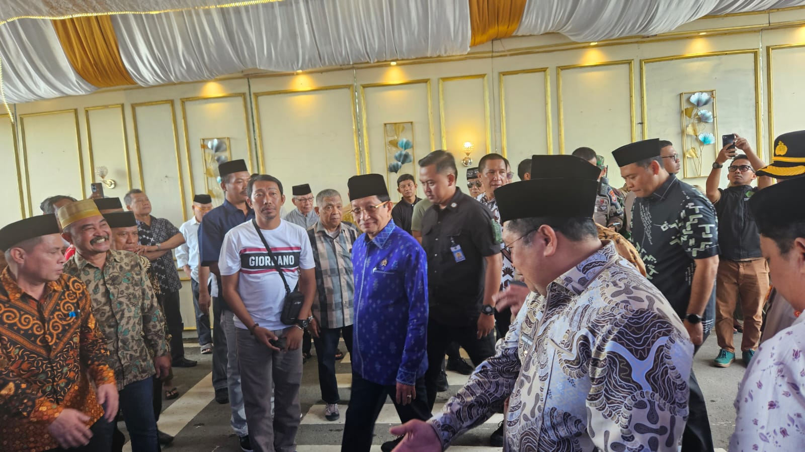 Menag Nasaruddin Umar Resmikan Masjid Al Tisi dan Balai Sarkiyah Yayasan Oesman Sapta di Takalar