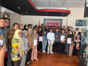 Ketua Umum APPMBGI Serahkan SK Kepengurusan DPD I dan DPD II dari Berbagai Wilayah di Jakarta