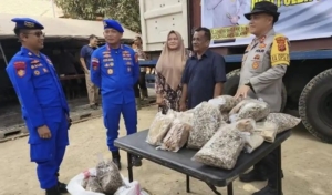 Irjen Pol Djuhandhani Raharjo Kirim 10 Ton Ikan Asin ke Tamiang