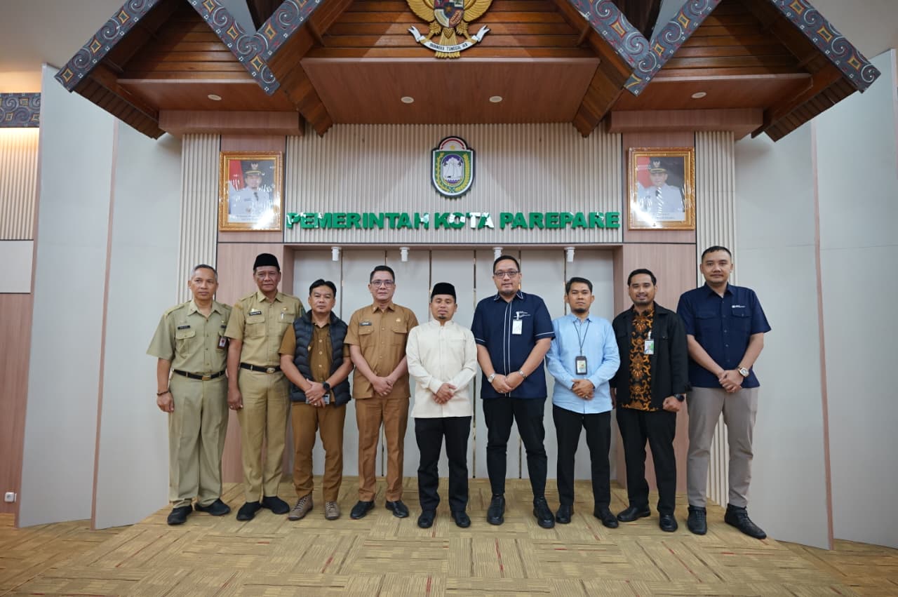 Wujudkan Perlindungan Sosial, Wali Kota Parepare dan BPJS Ketenagakerjaan Serahkan Santunan Kematian bagi Pekerja Rentan