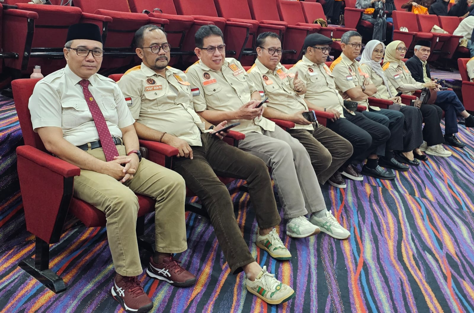 Sabar dan Syukur: Pilar Kesehatan Jiwa yang Transenden-11 Sabar dan Syukur: Pilar Kesehatan Jiwa yang Transenden-11
