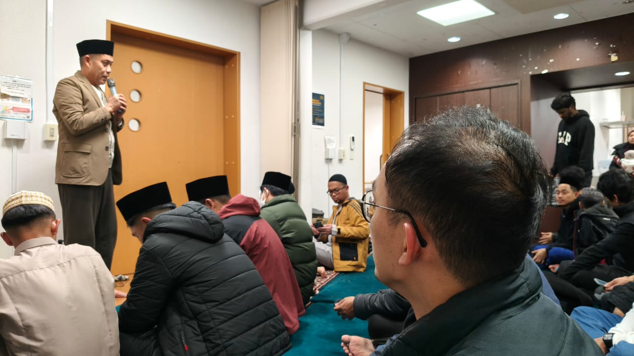 Syiar Ramadan di Yokohama: KH Masrur Makmur Latanro Sampaikan Khutbah dan Serahkan Bantuan untuk Masjid As-Solihiin