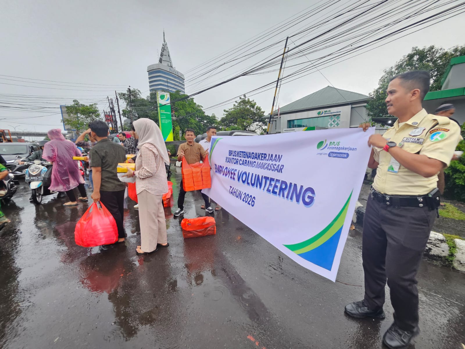 BPJS Ketenagakerjaan Makassar Gelar Employee Volunteering, Berbagi Takjil di Bulan Ramadan BPJS Ketenagakerjaan Makassar Gelar Employee Volunteering, Berbagi Takjil di Bulan Ramadan