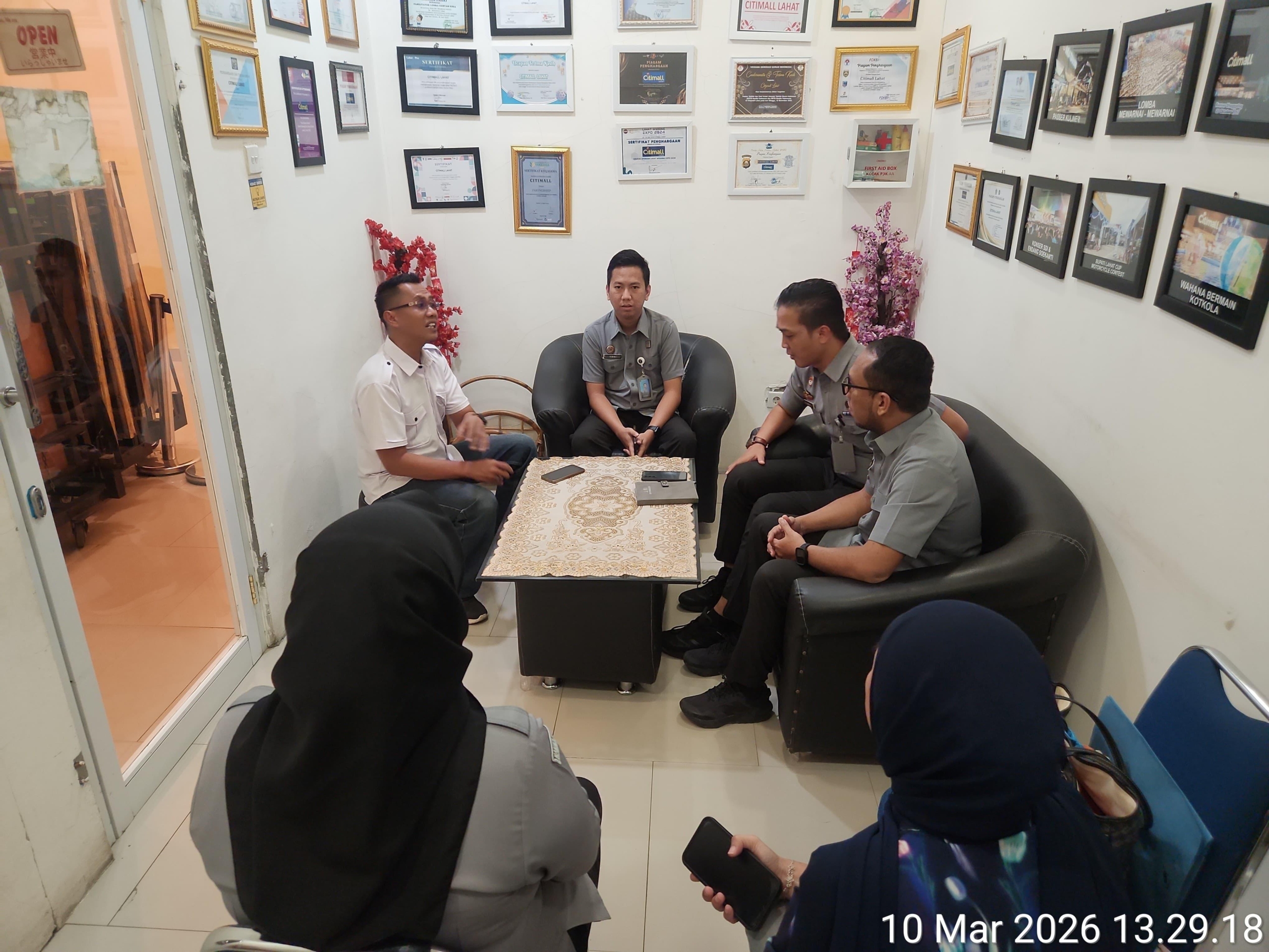 Jemput Bola Potensi Kekayaan Intelektual, Kanwil Kemenkum Sumsel Sambangi Tiga Instansi Strategis di Lahat Jemput Bola Potensi Kekayaan Intelektual, Kanwil Kemenkum Sumsel Sambangi Tiga Instansi Strategis di Lahat