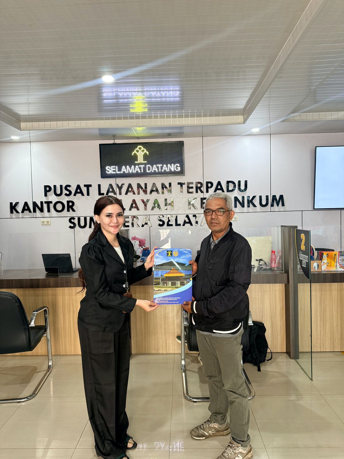 Dukung Mobilitas Tenaga Kerja Global, Kanwil Kemenkum Sumsel Layani Apostille Dokumen Notaris Tujuan Jepang Dukung Mobilitas Tenaga Kerja Global, Kanwil Kemenkum Sumsel Layani Apostille Dokumen Notaris Tujuan Jepang