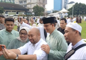 Bertemu Setelah Salat Id, Anies Baswedan Puji Didit Anak Presiden Prabowo: “Rendah Hati, Tata Krama Adab Dijaga”
