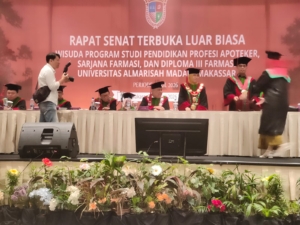 Meracik Kemandirian Obat dari Kampus: Pesan Strategis Wisuda Universitas Almarisa Madani