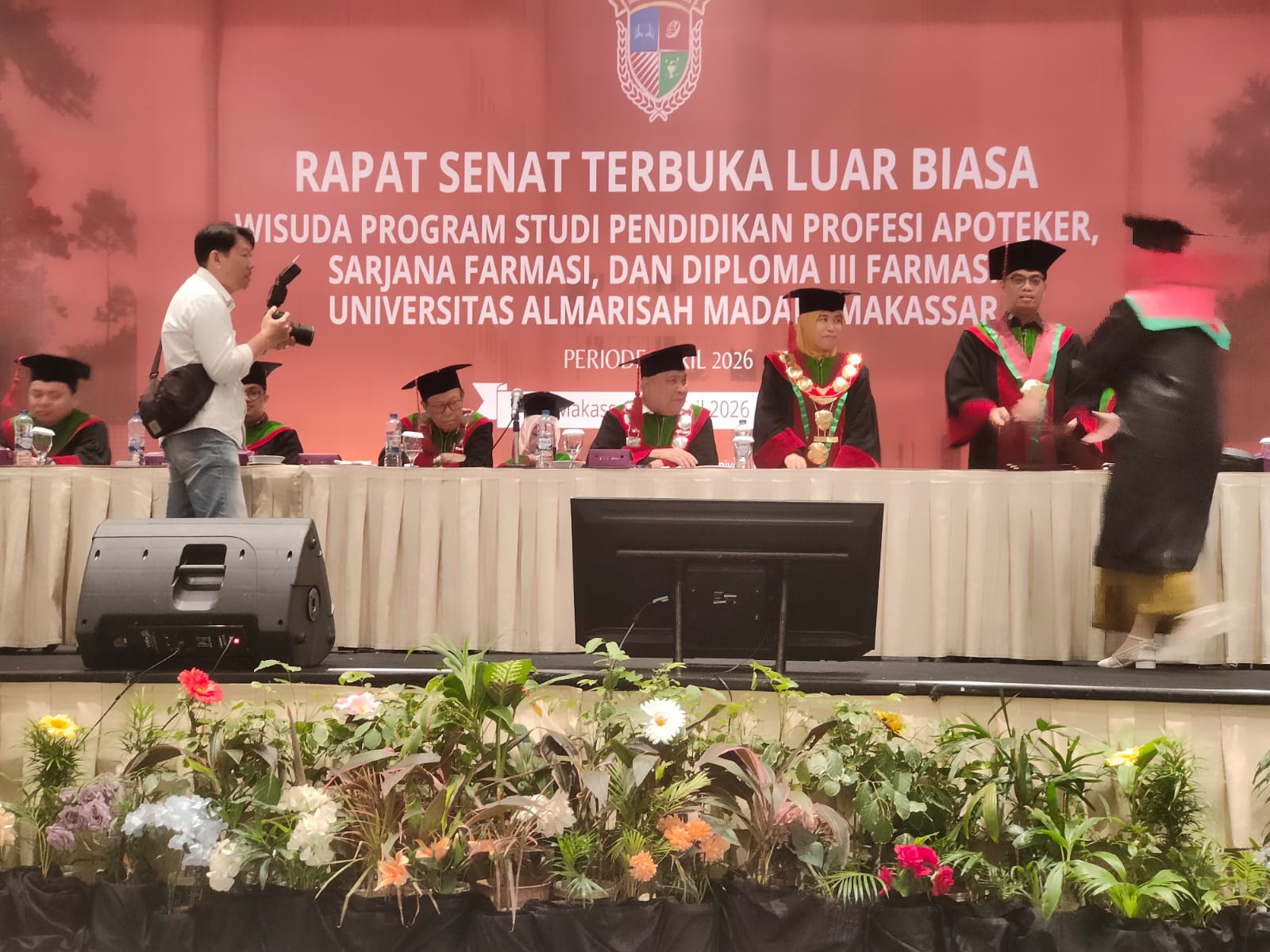 Meracik Kemandirian Obat dari Kampus: Pesan Strategis Wisuda Universitas Almarisa Madani Meracik Kemandirian Obat dari Kampus: Pesan Strategis Wisuda Universitas Almarisa Madani