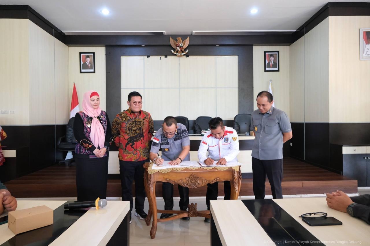 Perkuat Peran Paralegal Desa, Kanwil Kemenkum Babel dan APDESI Teken MoU Strategis Perkuat Peran Paralegal Desa, Kanwil Kemenkum Babel dan APDESI Teken MoU Strategis