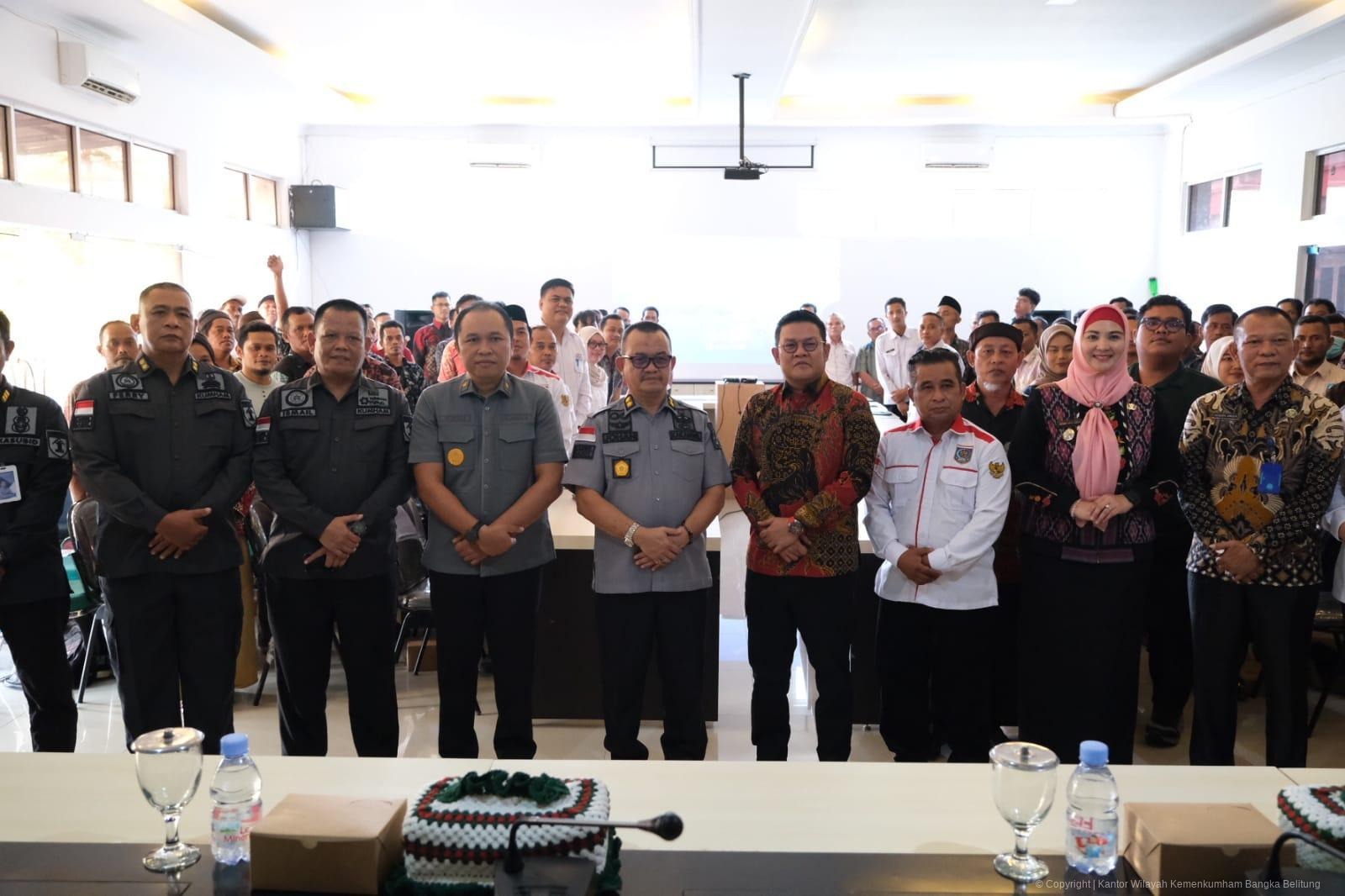 Perkuat Akses Keadilan ke Akar Rumput, Kanwil Kemenkum Babel Bina 100 Paralegal Kabupaten Bangka Selatan dan Sosialisasikan KUHP Baru Perkuat Akses Keadilan ke Akar Rumput, Kanwil Kemenkum Babel Bina 100 Paralegal Kabupaten Bangka Selatan dan Sosialisasikan KUHP Baru