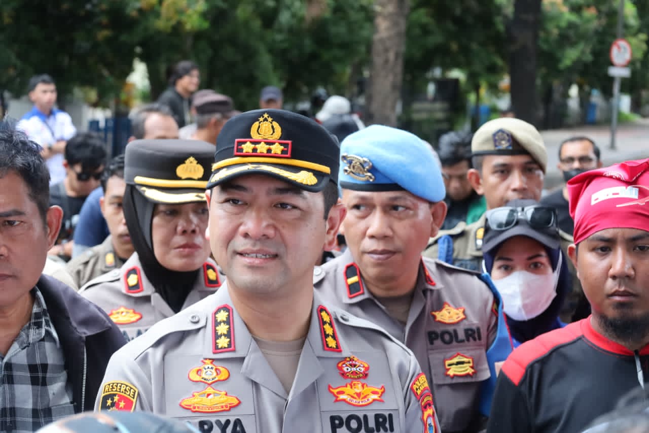 Kapolrestabes Makassar Pantau Langsung Pengamanan May Day, Kedepankan Pendekatan Humanis Kapolrestabes Makassar Pantau Langsung Pengamanan May Day, Kedepankan Pendekatan Humanis