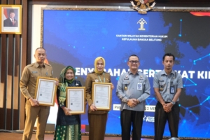 Kanwil Kemenkum Babel Perkuat Sinergi KI melalui Penandatanganan Kerja Sama dan Penyerahan Sertifikat KIK serta Hak Cipta