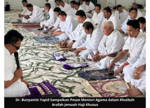 Dr. Bunyamin Yapid Sampaikan Pesan Menteri Agama dalam Khutbah Arafah Jemaah Haji Khusus
