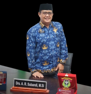 Mengenal Lebih Dekat Plt Kepala SMAN 21 Makassar, Figur Pendidik Kaya Prestasi