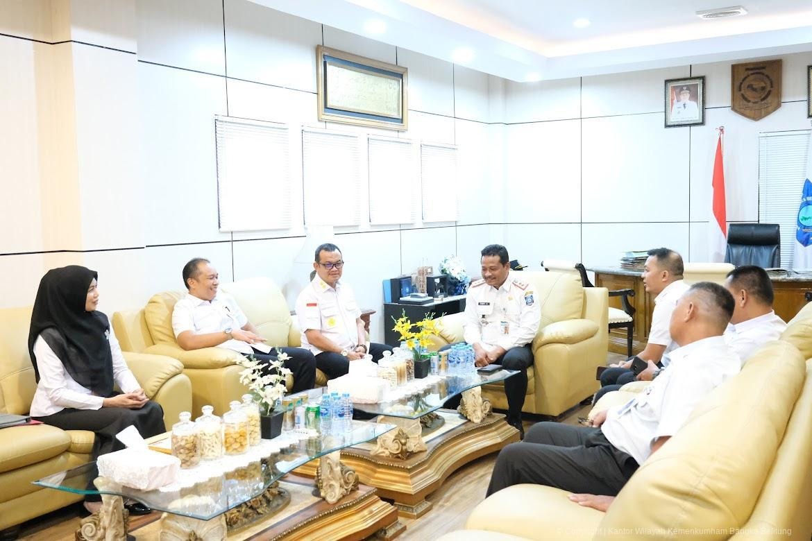Kanwil Kemenkum Babel Perkuat Sinergi dengan Pemprov Babel untuk Keberlanjutan Posbankum Desa/Kelurahan Kanwil Kemenkum Babel Perkuat Sinergi dengan Pemprov Babel untuk Keberlanjutan Posbankum Desa/Kelurahan