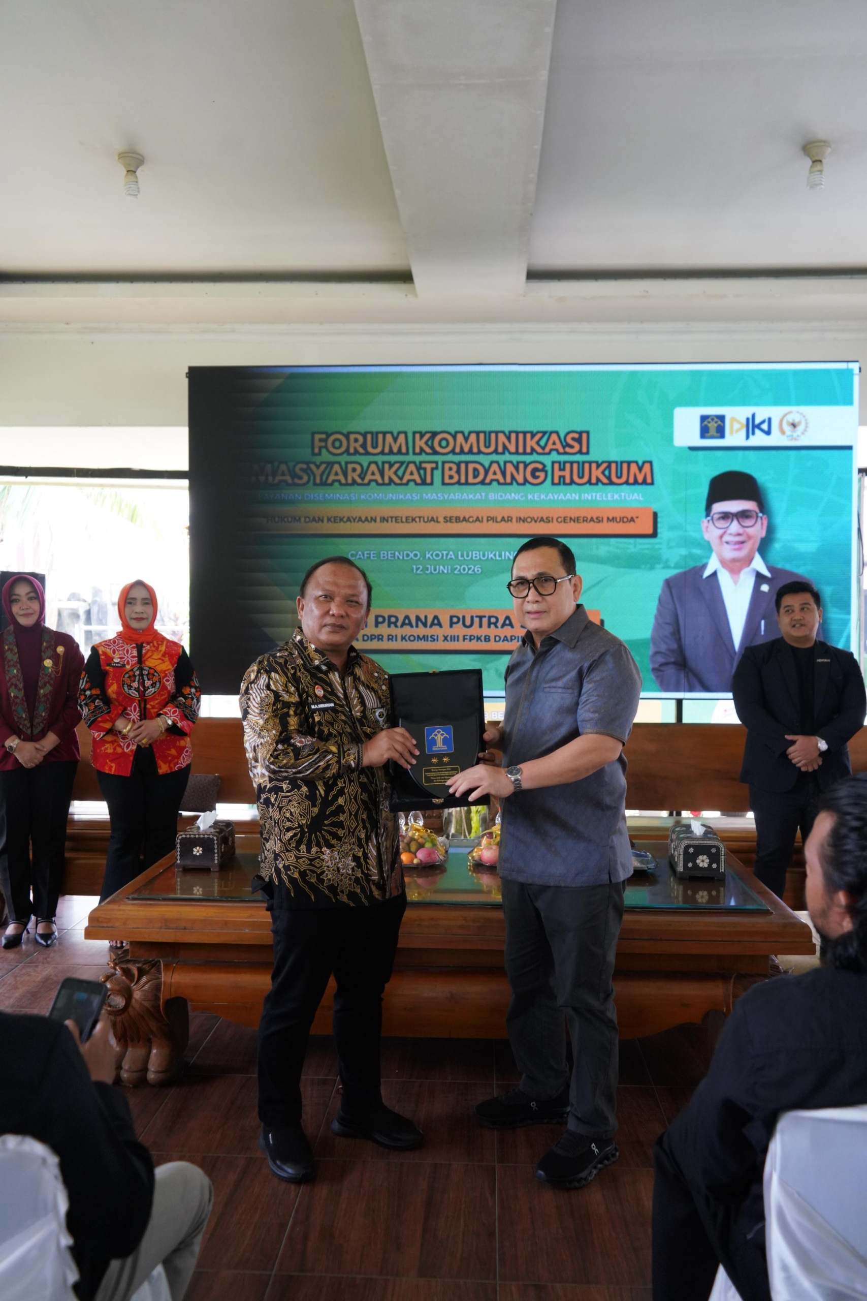 Lewat Forum Komunikasi, Kemenkum Sumsel dan Komisi XIII DPR RI Serap Aspirasi Masyarakat Lubuklinggau Lewat Forum Komunikasi, Kemenkum Sumsel dan Komisi XIII DPR RI Serap Aspirasi Masyarakat Lubuklinggau