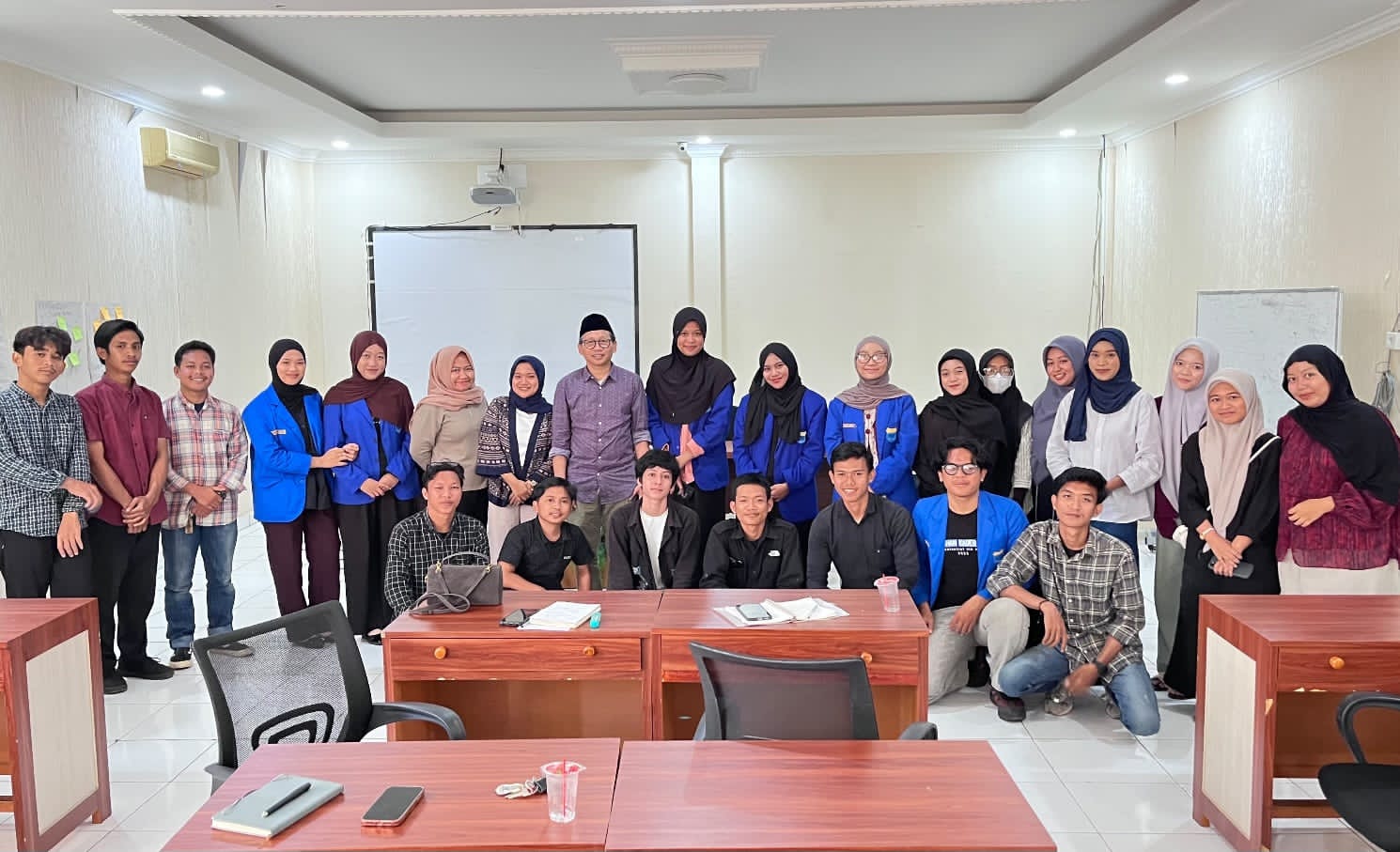 Koordinator Stafsus Menag RI Isi Materi SKK PC PMII Makassar