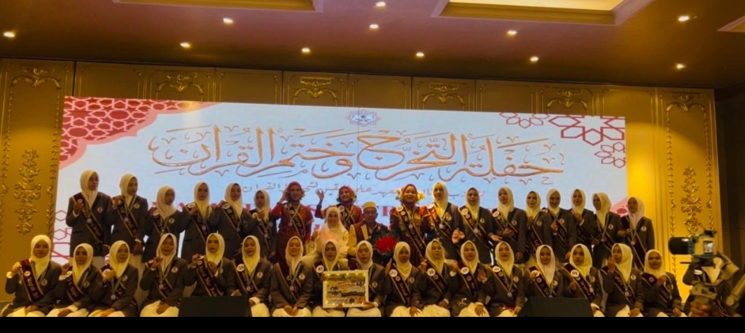 Lulusannya Tembus Kedokteran Unhas hingga Mesir, Pondok Pesantren Tahfidz Al-Qur'an Ilmul Yaqin Maros Wisuda 147 Santri Lulusannya Tembus Kedokteran Unhas hingga Mesir, Pondok Pesantren Tahfidz Al-Qur’an Ilmul Yaqin Maros Wisuda 147 Santri