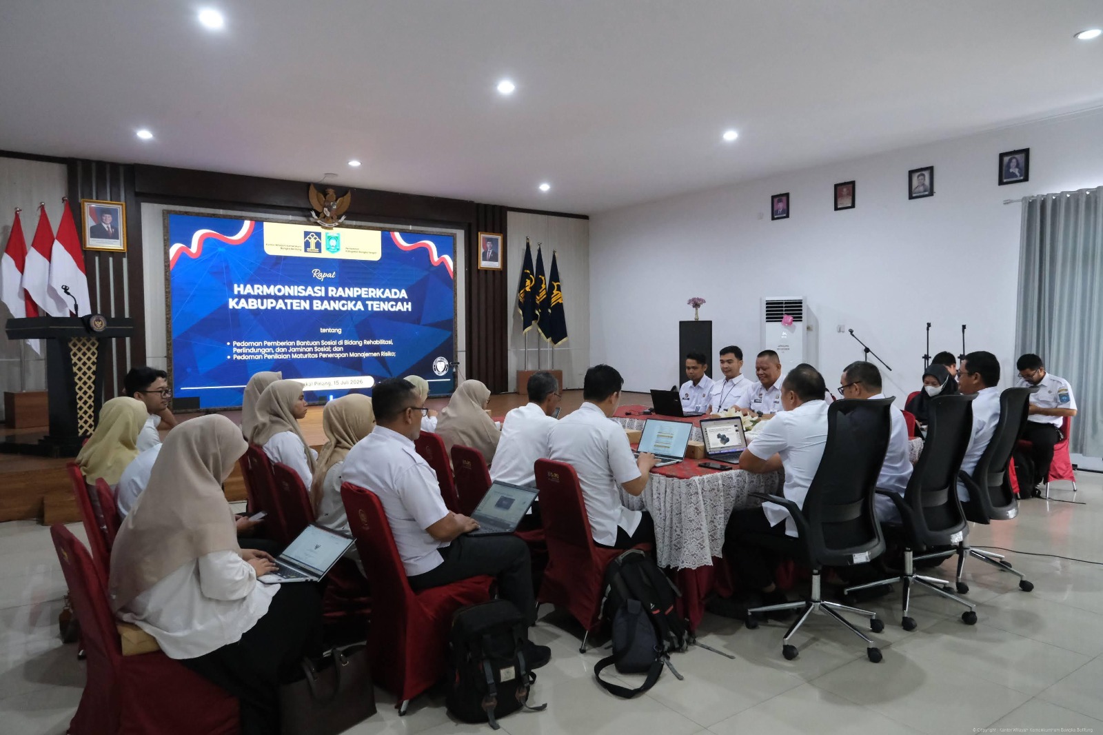 Kanwil Kemenkum Babel Harmonisasikan Dua Ranperkada Kabupaten Bangka Tengah Kanwil Kemenkum Babel Harmonisasikan Dua Ranperkada Kabupaten Bangka Tengah