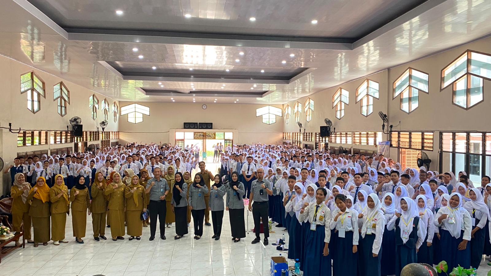 Bekali 569 Siswa Baru, Kanwil Kemenkum Sumsel Tanamkan Literasi Hukum Siswa SMKN 6 Palembang Bekali 569 Siswa Baru, Kanwil Kemenkum Sumsel Tanamkan Literasi Hukum Siswa SMKN 6 Palembang
