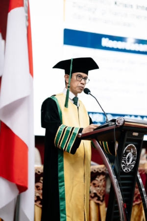 Prof. Kamaruddin Hasan Resmi Dikukuhkan sebagai Guru Besar UNM: Hadirkan Neuro-Semiotic Pedagogy untuk Menjaga Kemanusiaan di Era AI