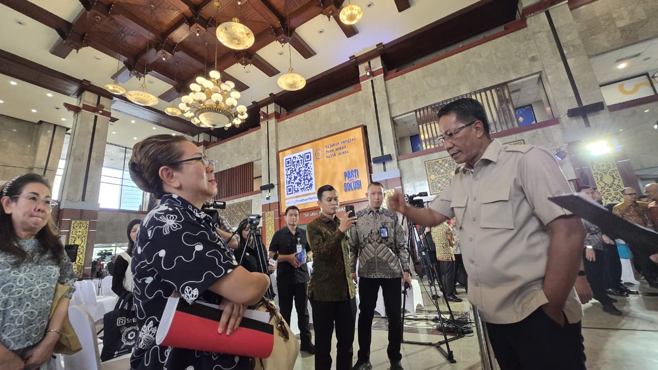 Sambil Menangis, Seorang Ibu Rumah Tangga Adukan Pelanggaran Jabatan Notaris ke Menteri Hukum Sambil Menangis, Seorang Ibu Rumah Tangga Adukan Pelanggaran Jabatan Notaris ke Menteri Hukum