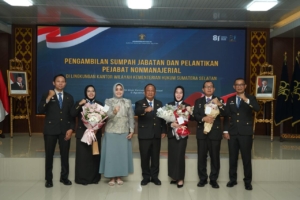 Perkuat Profesionalisme Aparatur, Kakanwil Kemenkum Sumsel Lantik Tiga Pejabat Non Manajerial