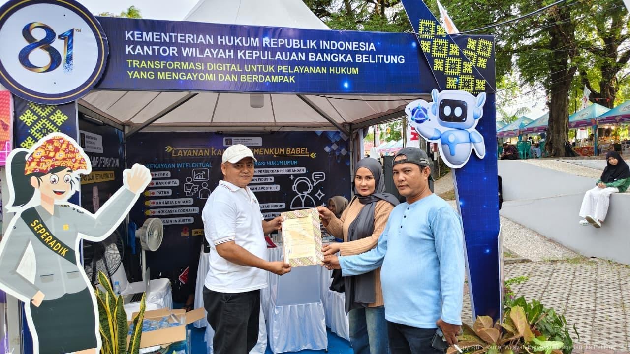 Hari Kedua Festival ERPEKA, Kanwil Kemenkum Babel Hadirkan Layanan Hukum bagi Masyarakat dan Pelaku UMKM Hari Kedua Festival ERPEKA, Kanwil Kemenkum Babel Hadirkan Layanan Hukum bagi Masyarakat dan Pelaku UMKM