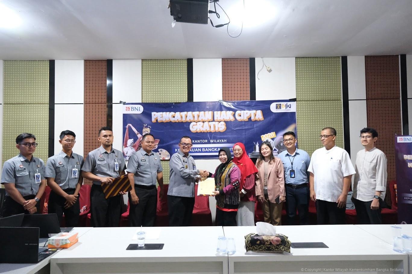 Kanwil Kemenkum Babel dan BNI Fasilitasi 25 Pencatatan Hak Cipta Gratis, Dorong Pelindungan Karya Kreatif Kanwil Kemenkum Babel dan BNI Fasilitasi 25 Pencatatan Hak Cipta Gratis, Dorong Pelindungan Karya Kreatif