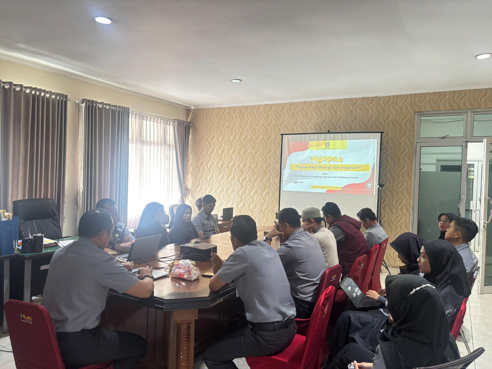 NGOPAS Perkuat Sinergi Tim Perancang, Kanwil Kemenkum Babel Dorong Harmonisasi Peraturan Maksimal Tiga Hari Kerja NGOPAS Perkuat Sinergi Tim Perancang, Kanwil Kemenkum Babel Dorong Harmonisasi Peraturan Maksimal Tiga Hari Kerja