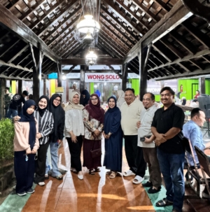 Syukuran Kelulusan Magister Hukum dan Ujian PPAT Fonda Ayu Dirangkaikan HUT Ir Hj Ayu Ratna Sari