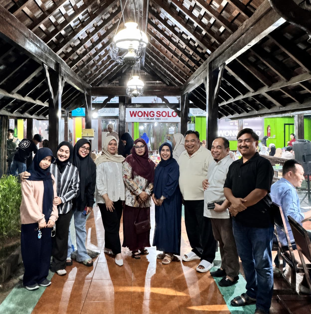Syukuran Kelulusan Magister Hukum dan Ujian PPAT Fonda Ayu Dirangkaikan HUT Ir Hj Ayu Ratna Sari