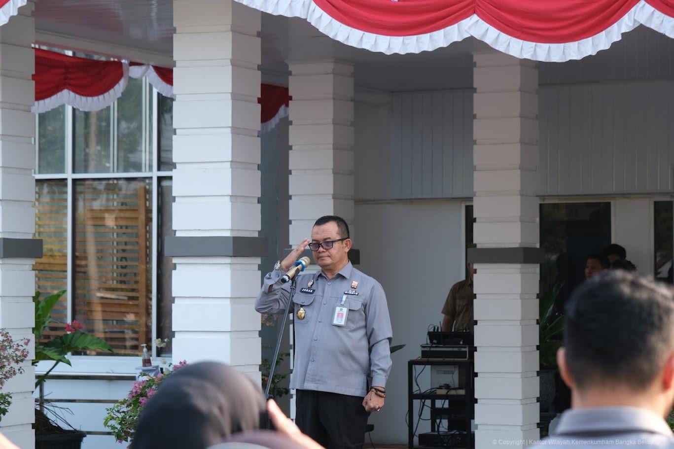 Kakanwil Kemenkum Babel Tekankan Kekompakan dan Integritas dalam Apel Pagi Kakanwil Kemenkum Babel Tekankan Kekompakan dan Integritas dalam Apel Pagi