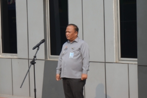 Kakanwil Kemenkum Sumsel Berikan Penghargaan kepada Tiga Pegawai Teladan