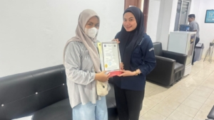 Kanwil Kemenkum Babel Serahkan Sertifikat Apostille untuk Kebutuhan Dokumen Pendidikan ke Korea Selatan