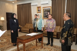 Kakanwil Kemenkum Sumsel Ambil Sumpah dan Lantik Notaris Pengganti di Kota Palembang