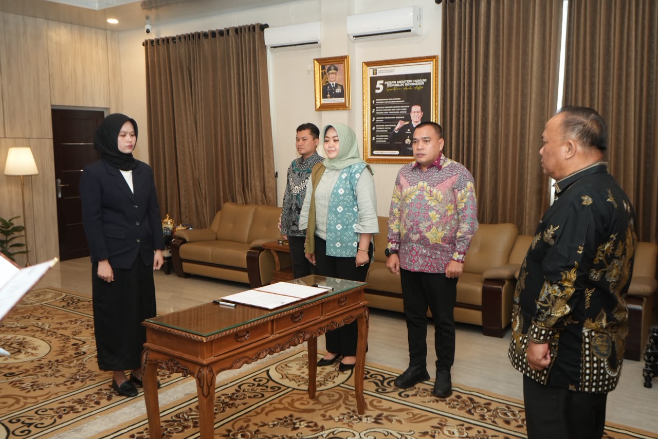 Kakanwil Kemenkum Sumsel Ambil Sumpah dan Lantik Notaris Pengganti di Kota Palembang Kakanwil Kemenkum Sumsel Ambil Sumpah dan Lantik Notaris Pengganti di Kota Palembang