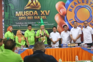 H. Badris Salam Resmi Kembalikan Formulir Calon Ketua REI Sulsel, Didampingi Tokoh Senior dan Mantan Ketua