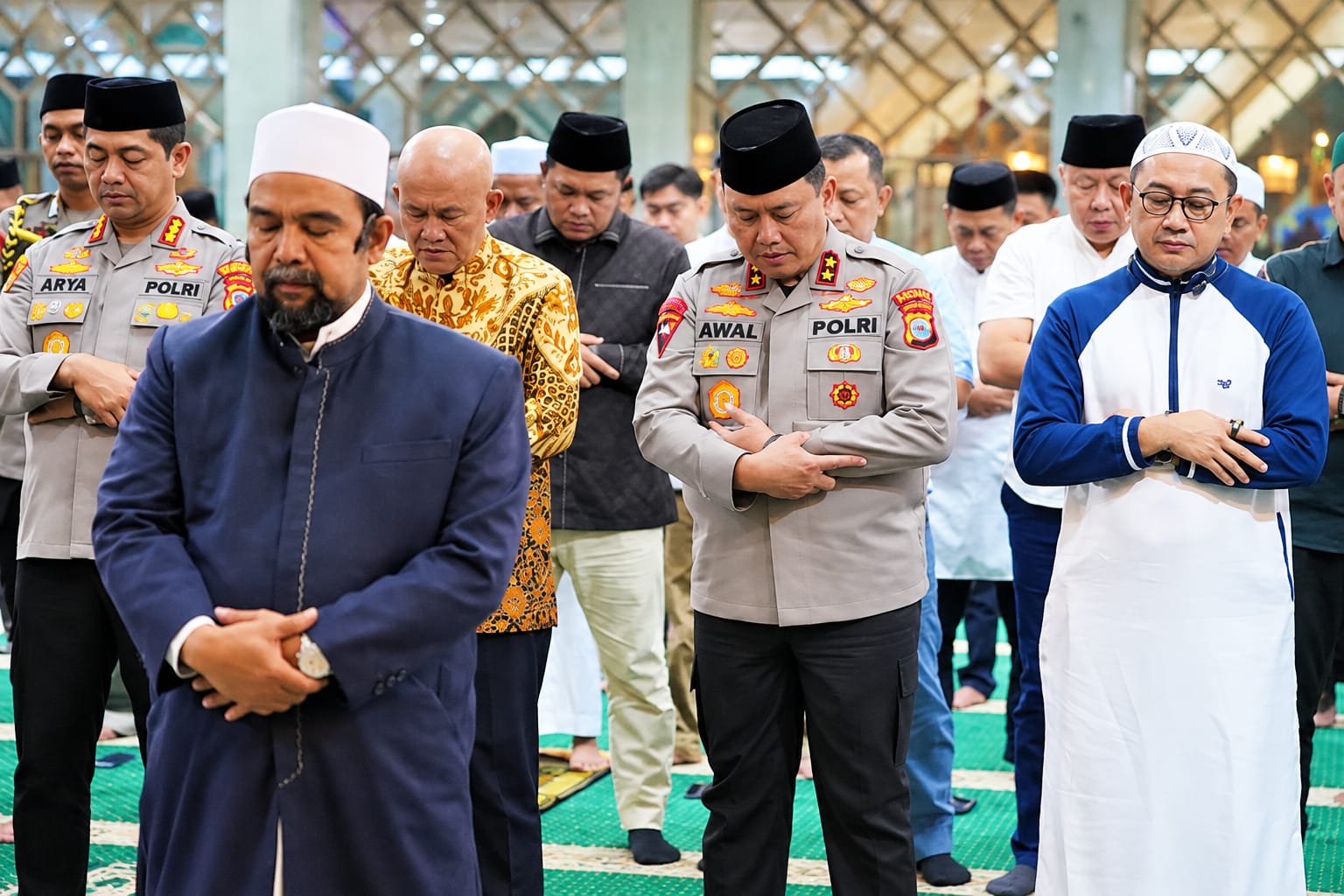 Kapolrestabes Makassar Dampingi Kapolda Sulsel Safari Subuh di Masjid Al-Markaz Al-Islami Makassar