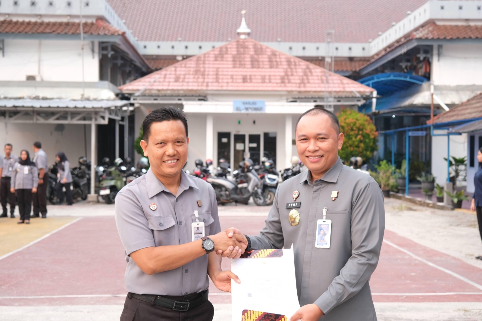 Pimpin Apel Terakhir di Kanwil Kemenkum Babel, Kadiv P3H Rahmat Feri Pontoh Sampaikan Pesan Perpisahan Pimpin Apel Terakhir di Kanwil Kemenkum Babel, Kadiv P3H Rahmat Feri Pontoh Sampaikan Pesan Perpisahan